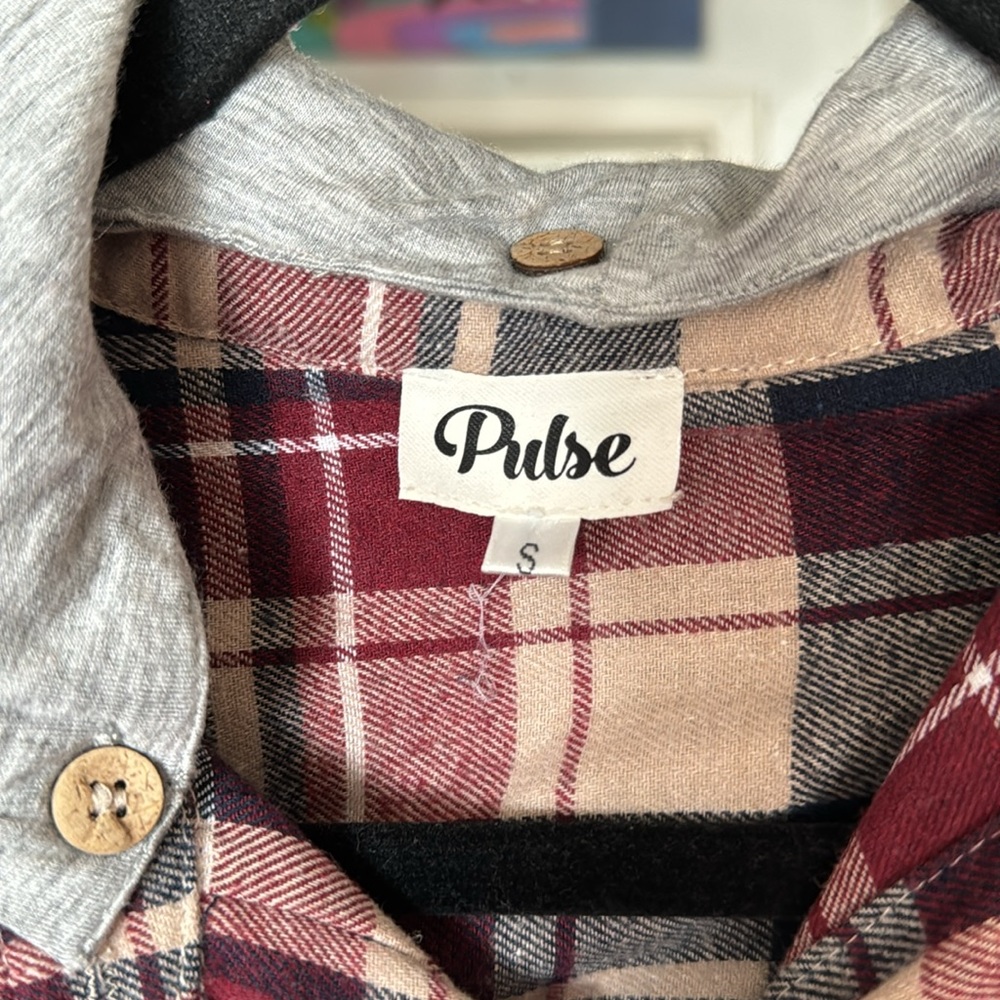 Women’s Small Buttom Up Flannel W/ Removable Hood - Picture 4 of 10